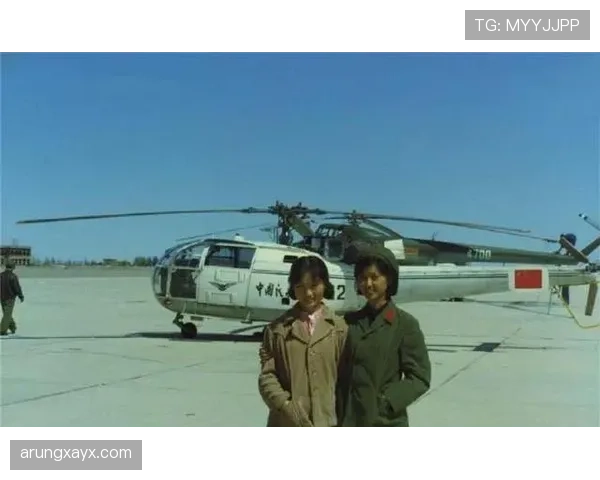 刷到朱琳下了飞机拎那只包，我的银行卡先歇会儿